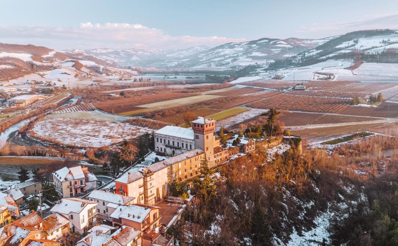 ホテル Il Castello Di Bubbio エクステリア 写真