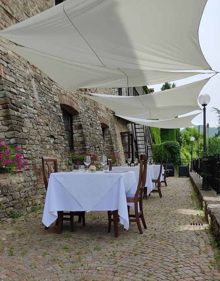 ホテル Il Castello Di Bubbio エクステリア 写真