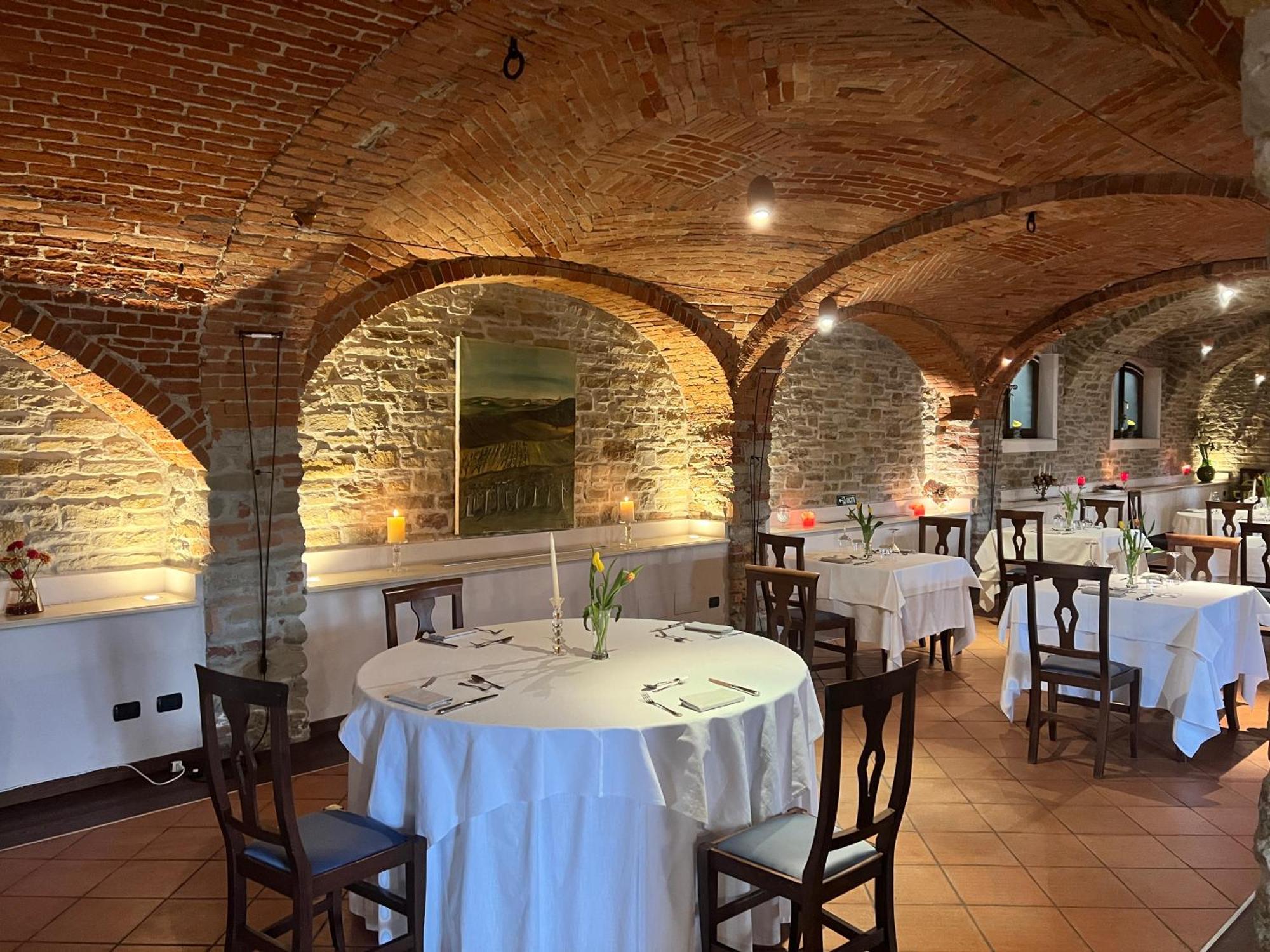 ホテル Il Castello Di Bubbio エクステリア 写真