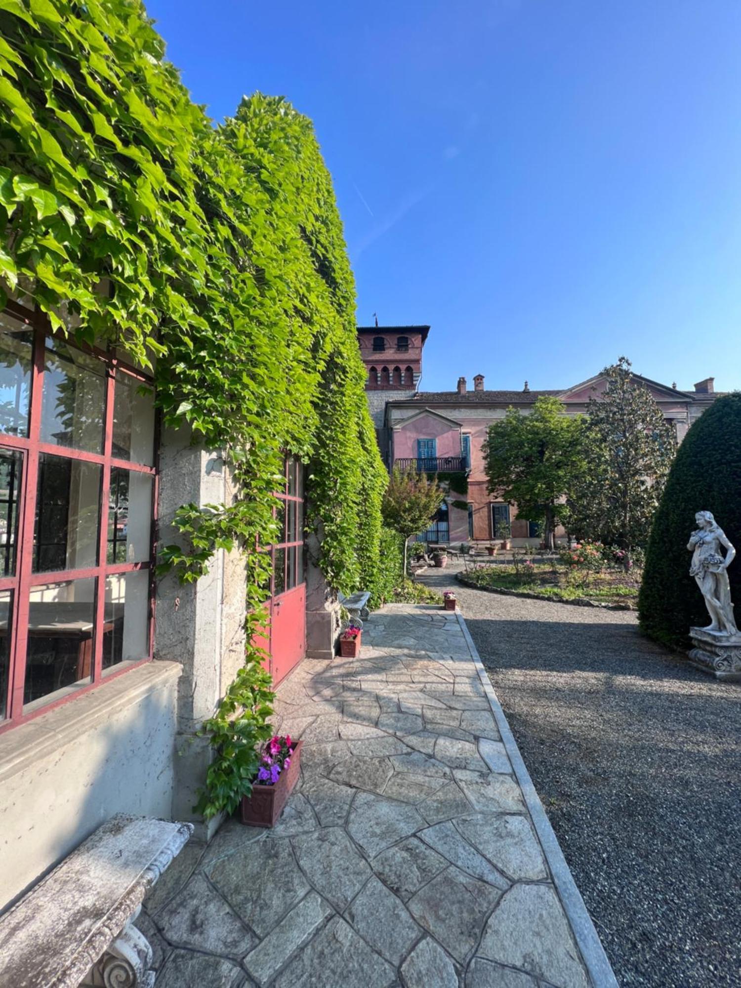 ホテル Il Castello Di Bubbio エクステリア 写真
