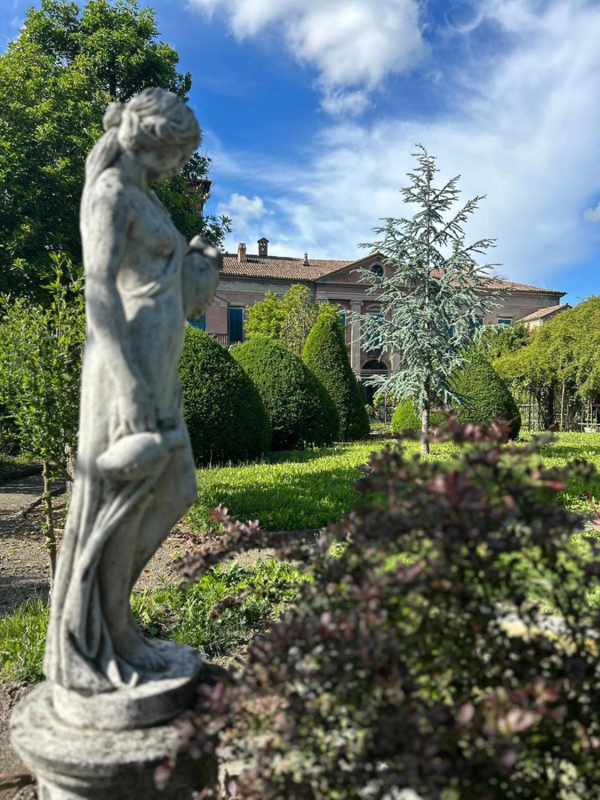 ホテル Il Castello Di Bubbio エクステリア 写真