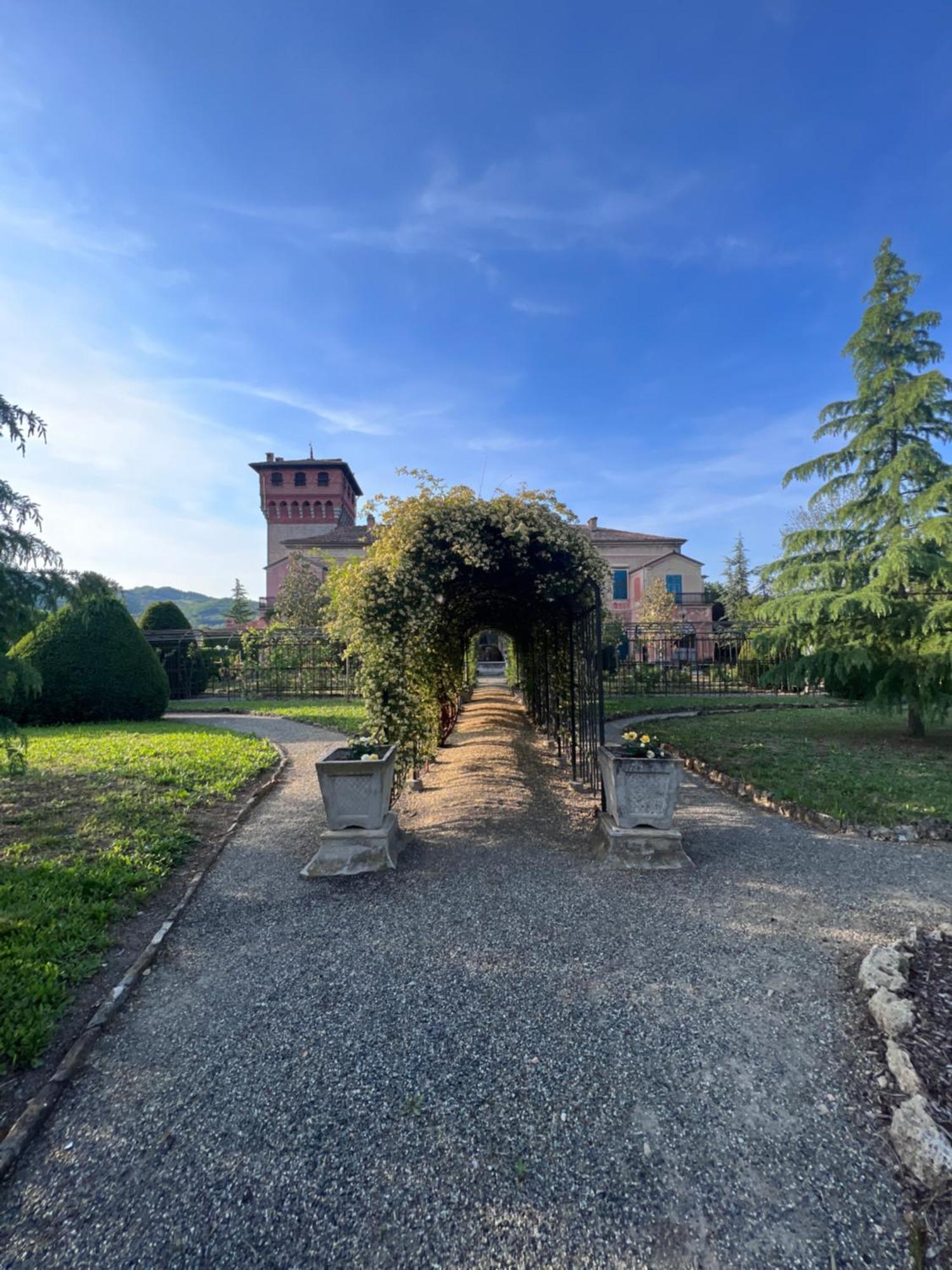 ホテル Il Castello Di Bubbio エクステリア 写真