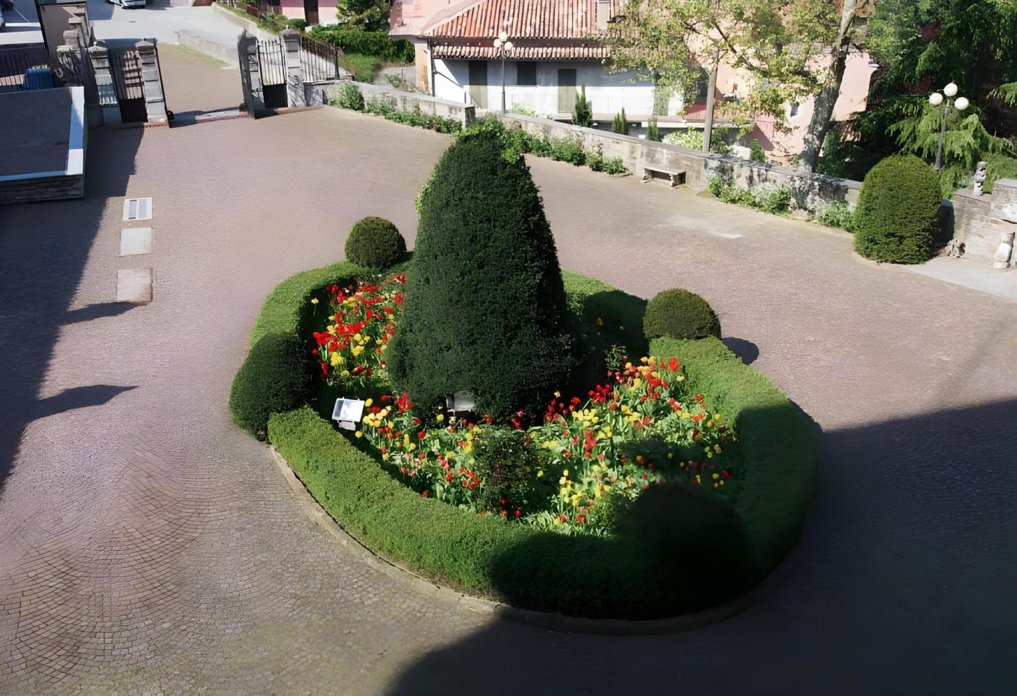 ホテル Il Castello Di Bubbio エクステリア 写真