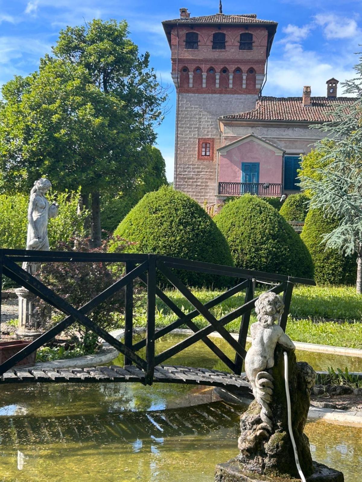 ホテル Il Castello Di Bubbio エクステリア 写真