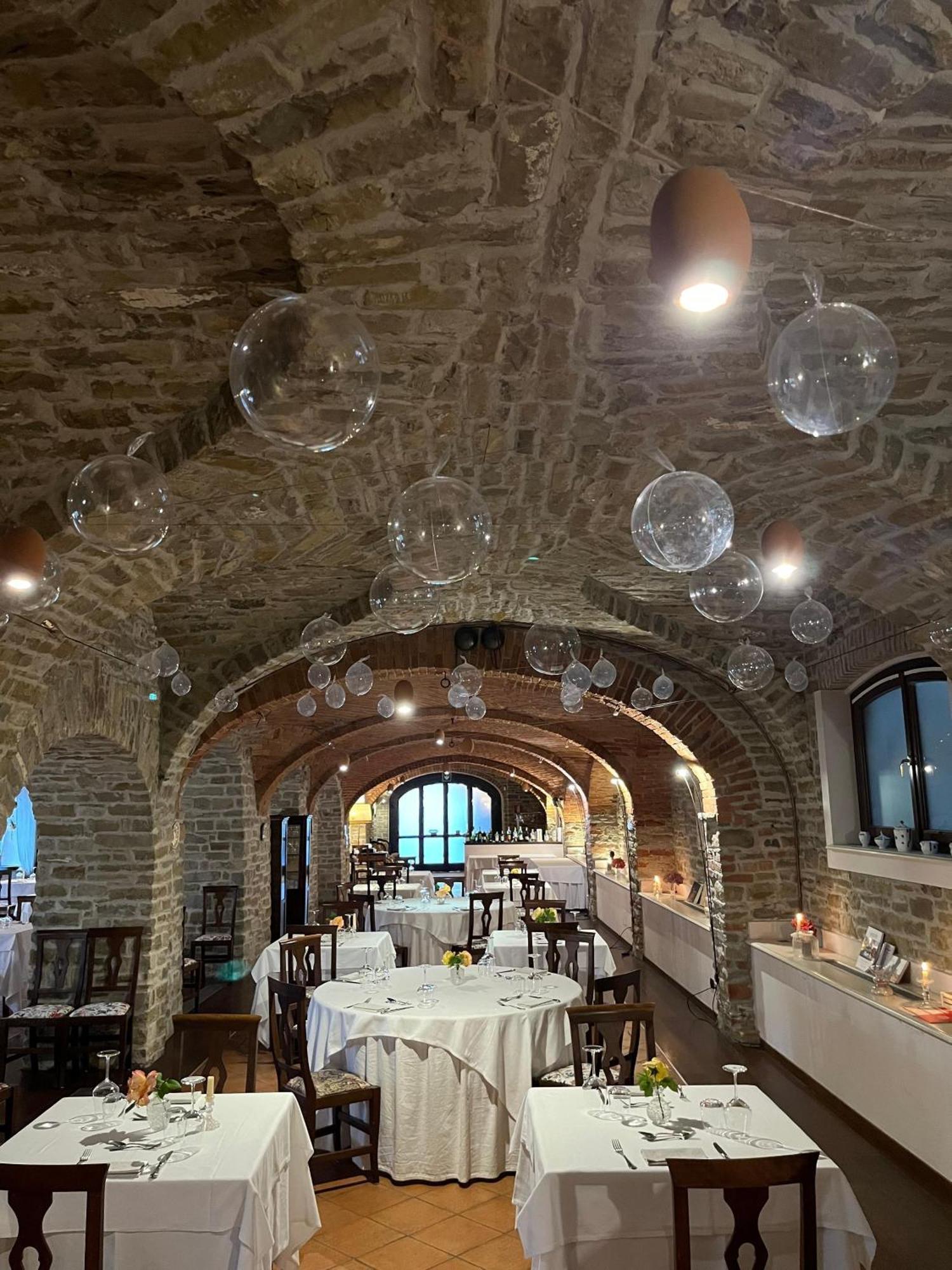 ホテル Il Castello Di Bubbio エクステリア 写真