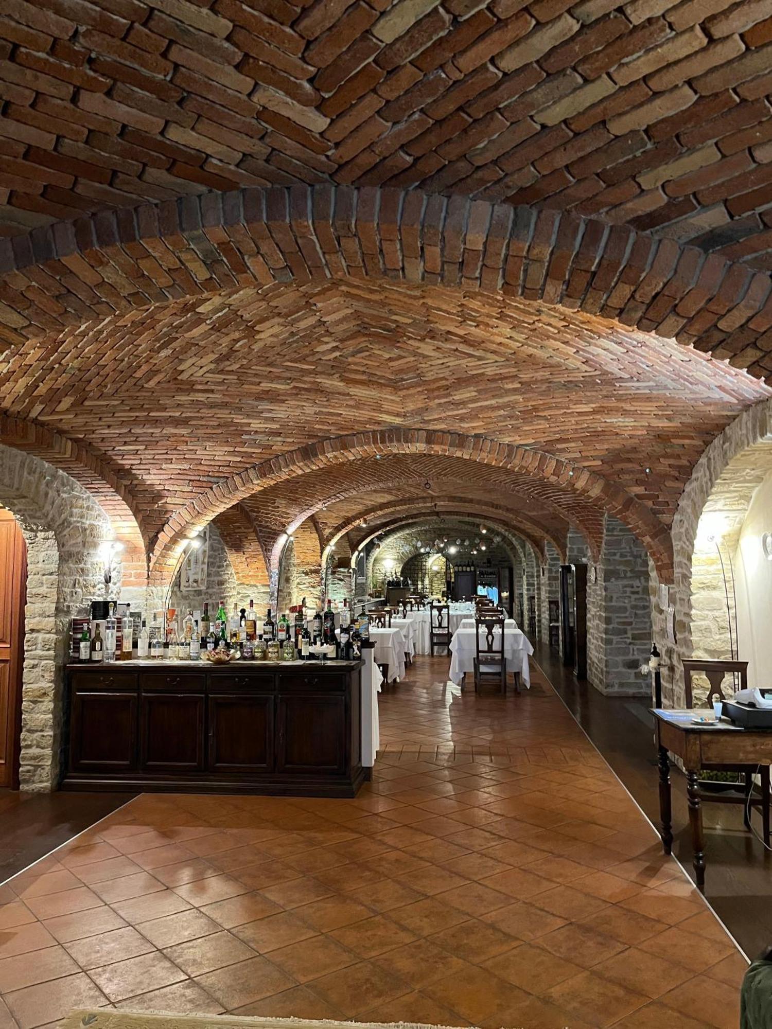 ホテル Il Castello Di Bubbio エクステリア 写真