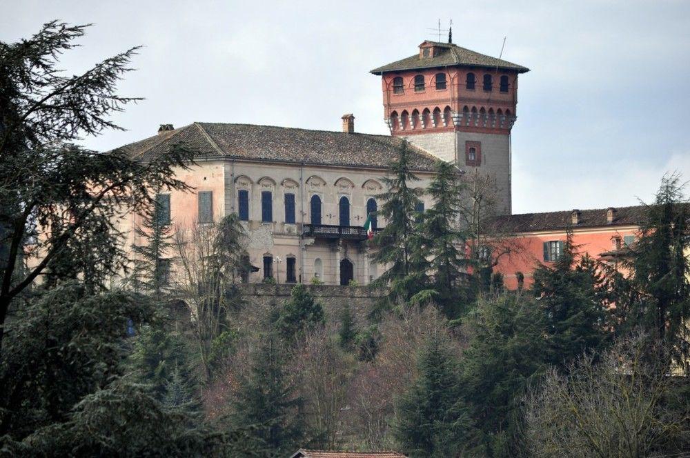 ホテル Il Castello Di Bubbio エクステリア 写真