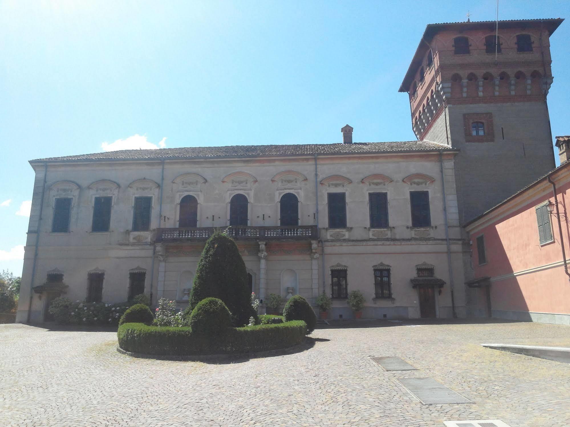 ホテル Il Castello Di Bubbio エクステリア 写真
