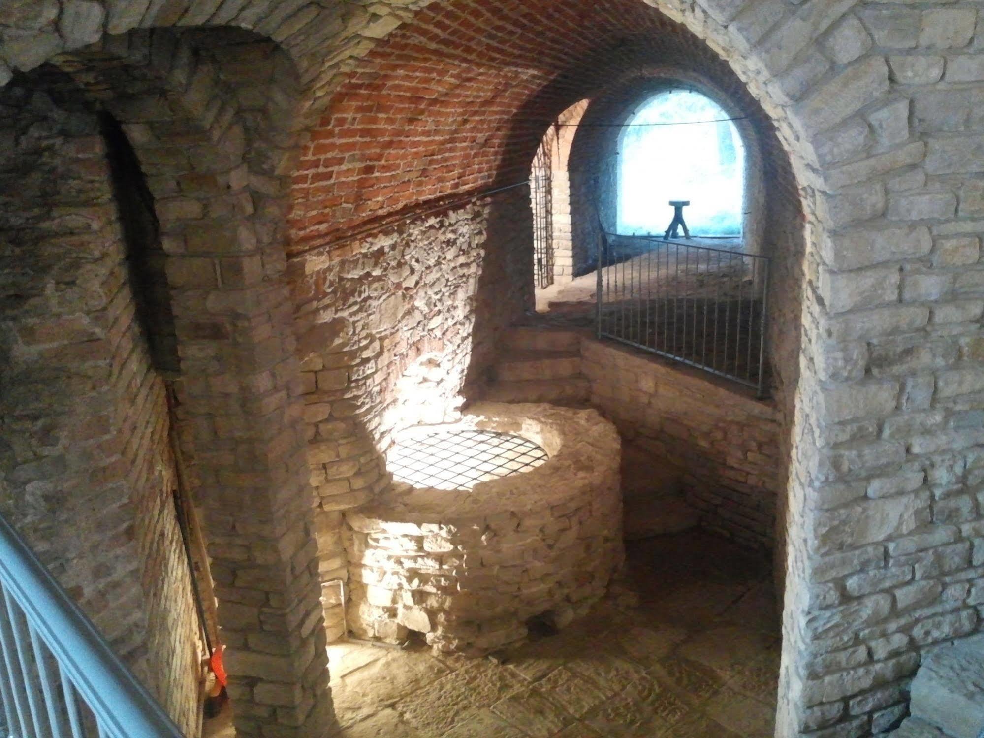 ホテル Il Castello Di Bubbio エクステリア 写真